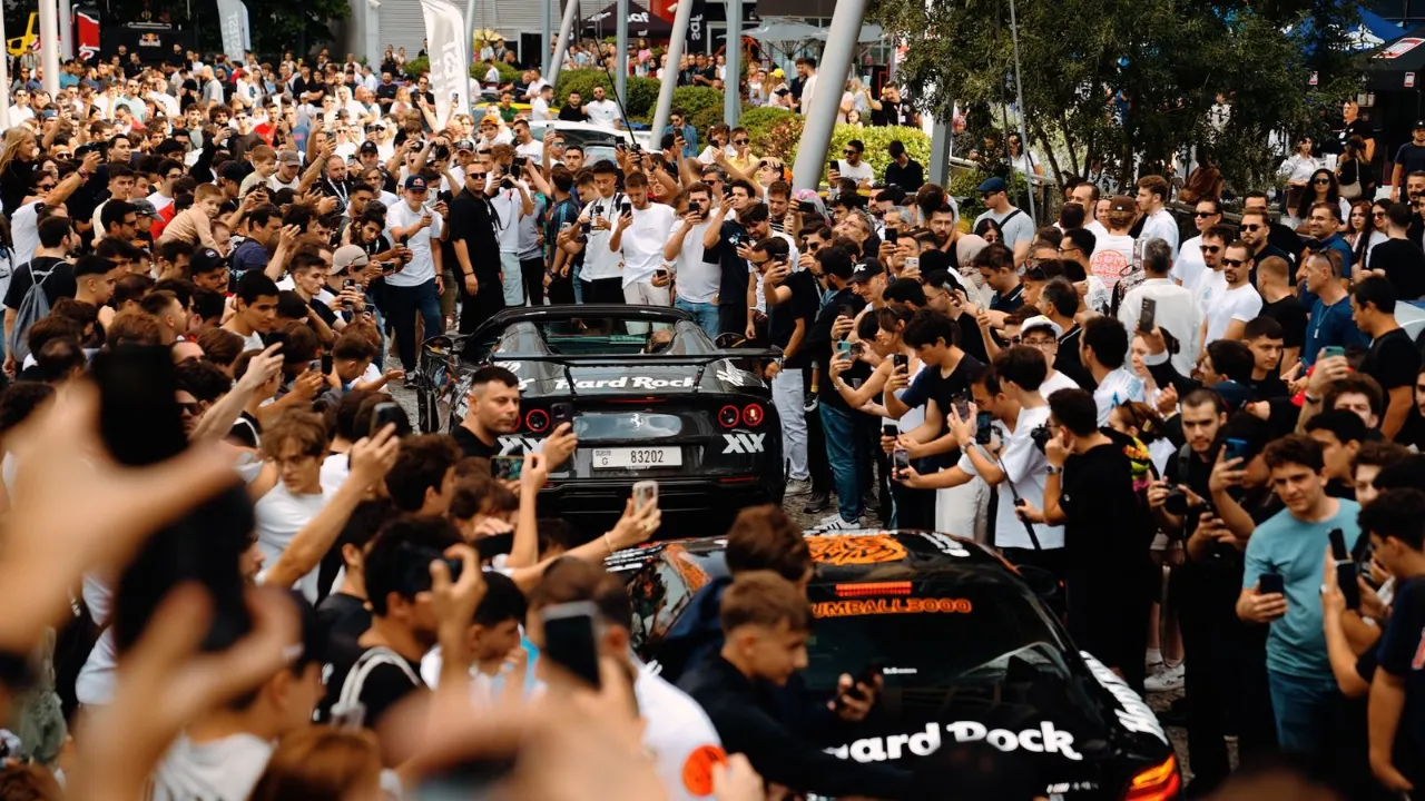 CARS ON SUNDAYS 25'