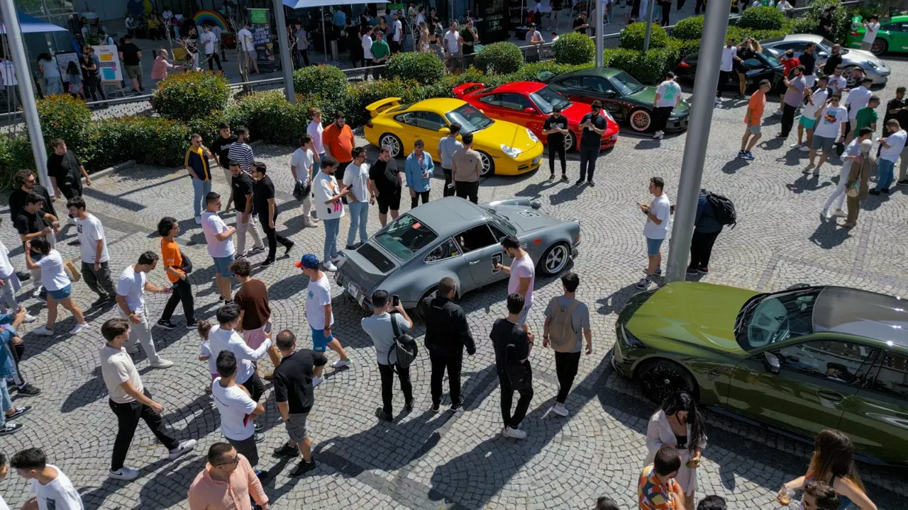 CARS ON SUNDAYS 23'